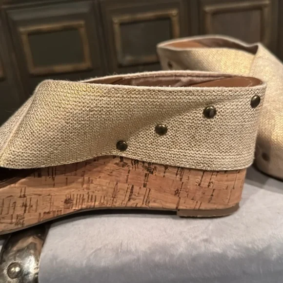 Crown Vintage metallic stretch top sandal - Picture 5 of 7